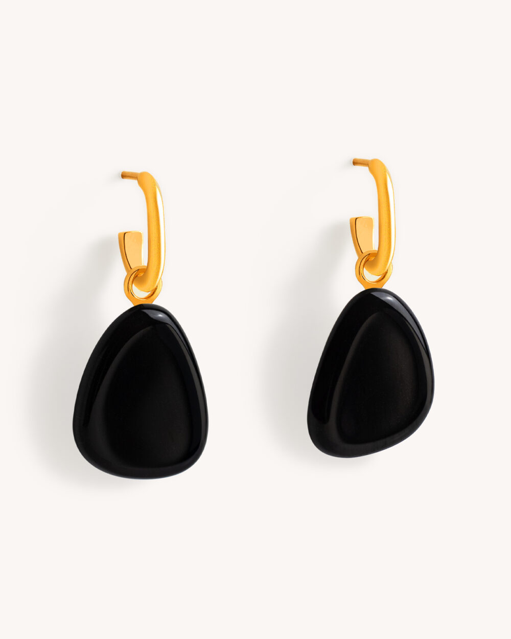 Brinco Gota Preto – Banho Ouro 18K