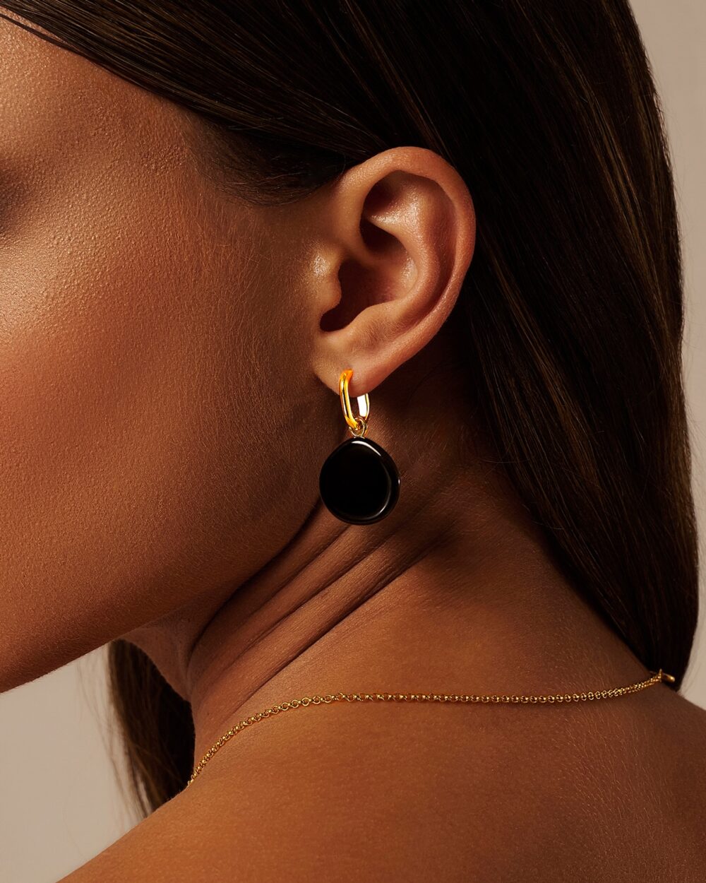 Brinco Flora Preto – Banho Ouro 18K - Image 2