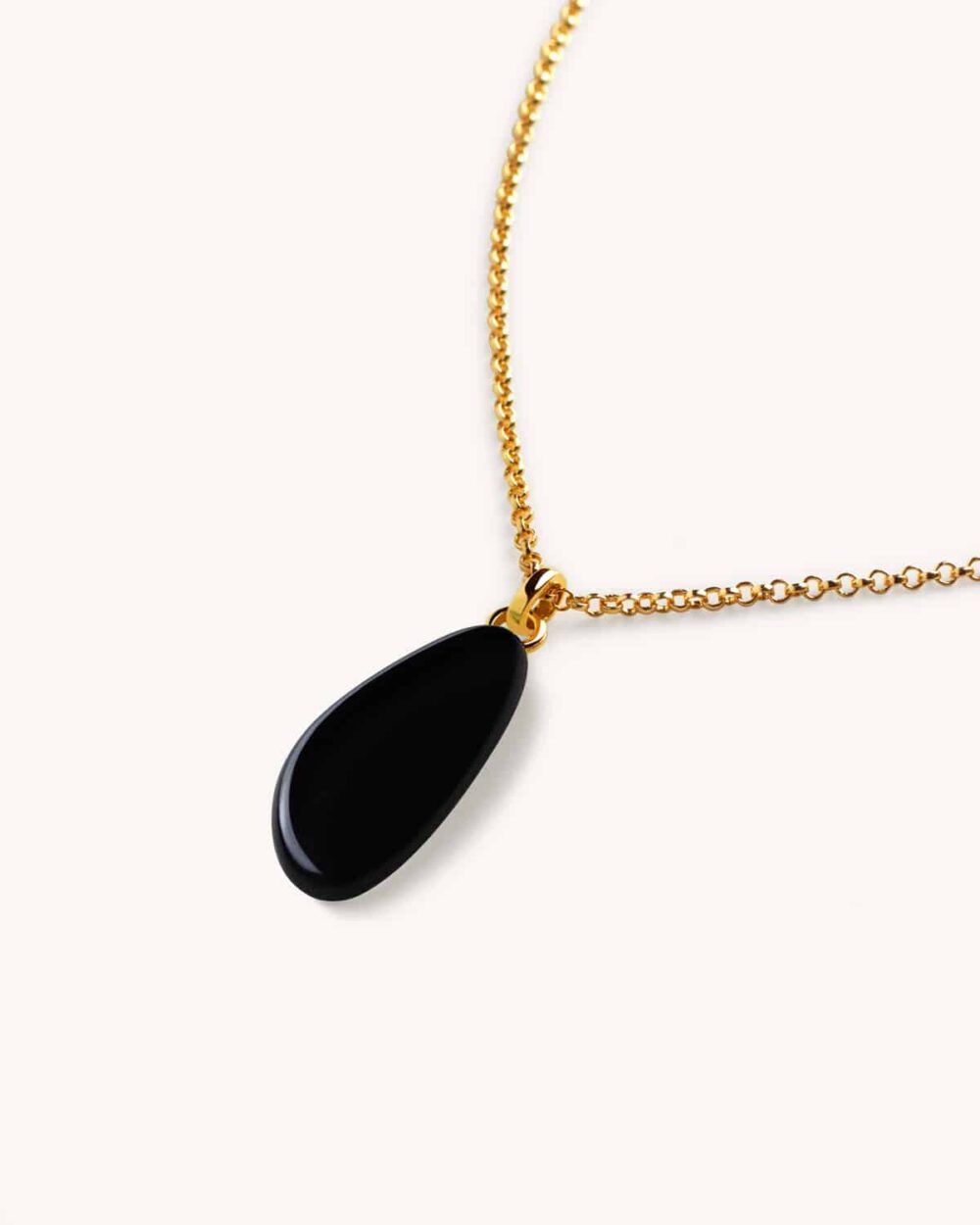 Colar Lis Preto – Banho Ouro 18K