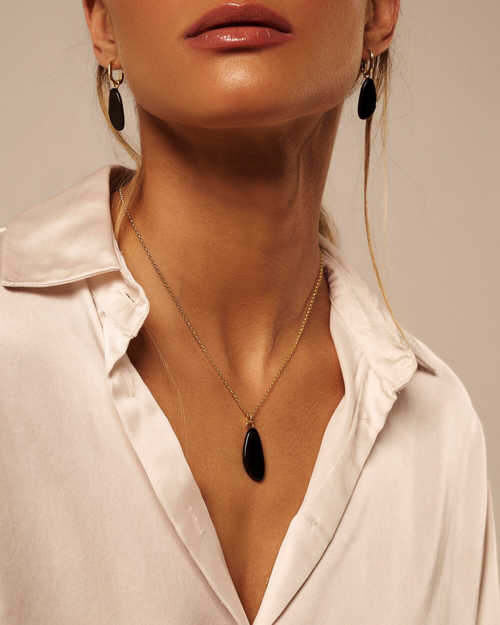 Colar Lis Preto – Banho Ouro 18K - Image 2