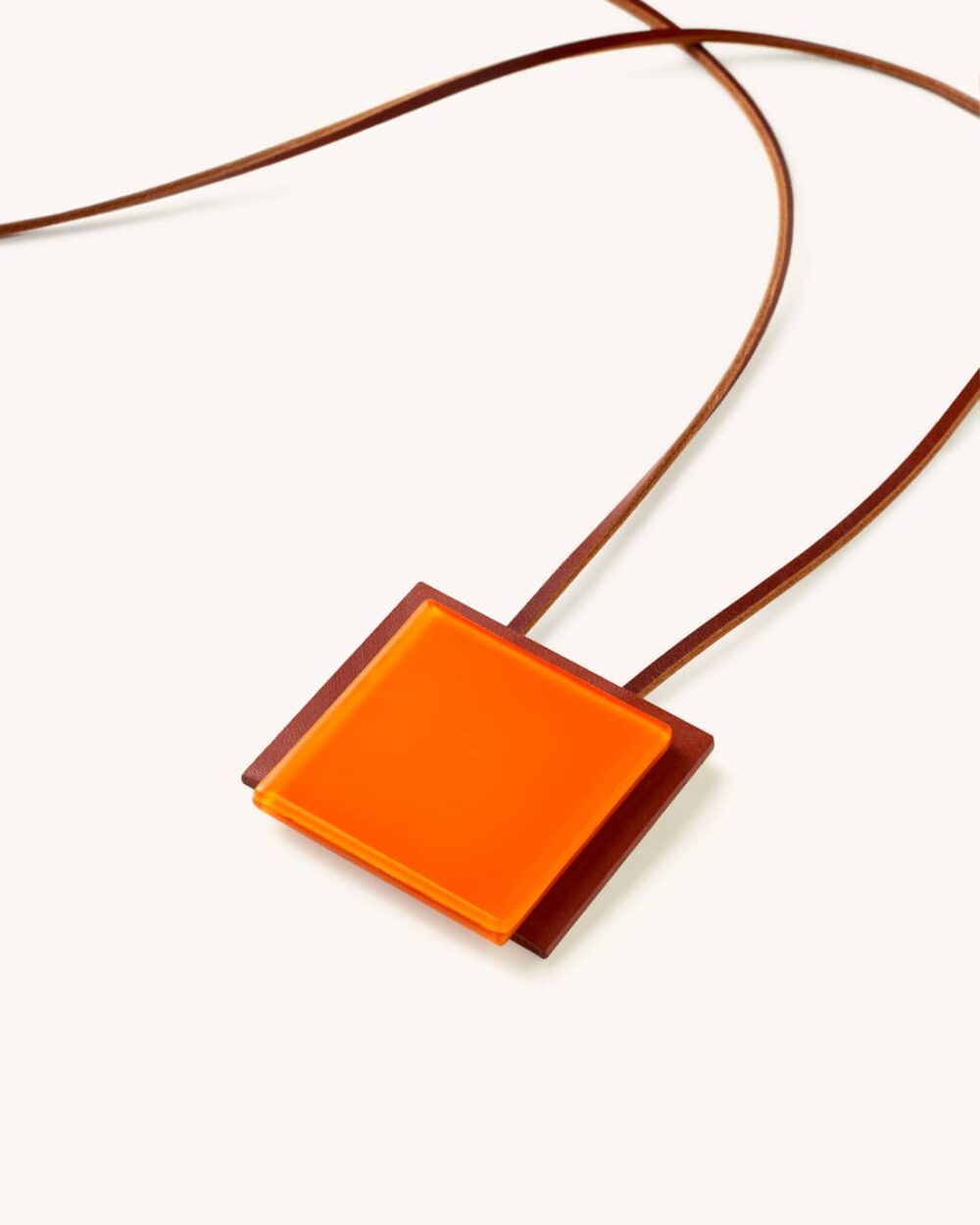 Colar Cubo Laranja