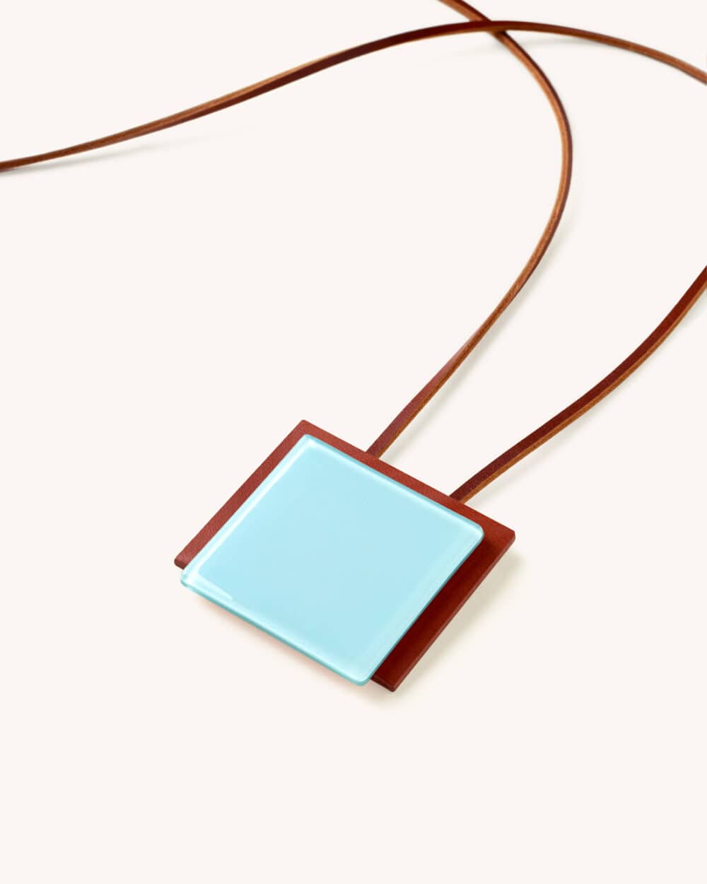 Colar Cubo Azul Claro