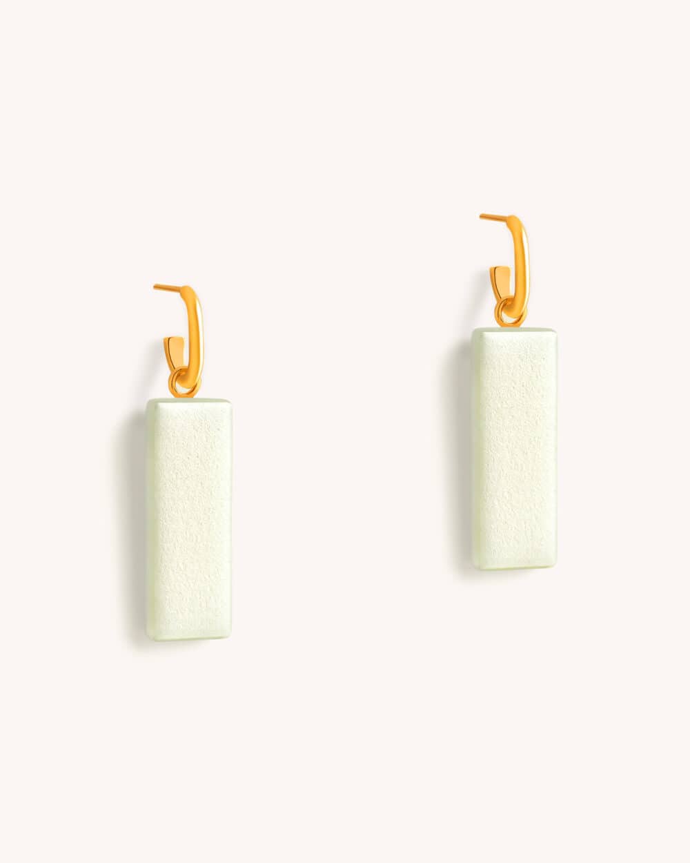 Argola Retângulo Pérola – Banho Ouro 18K