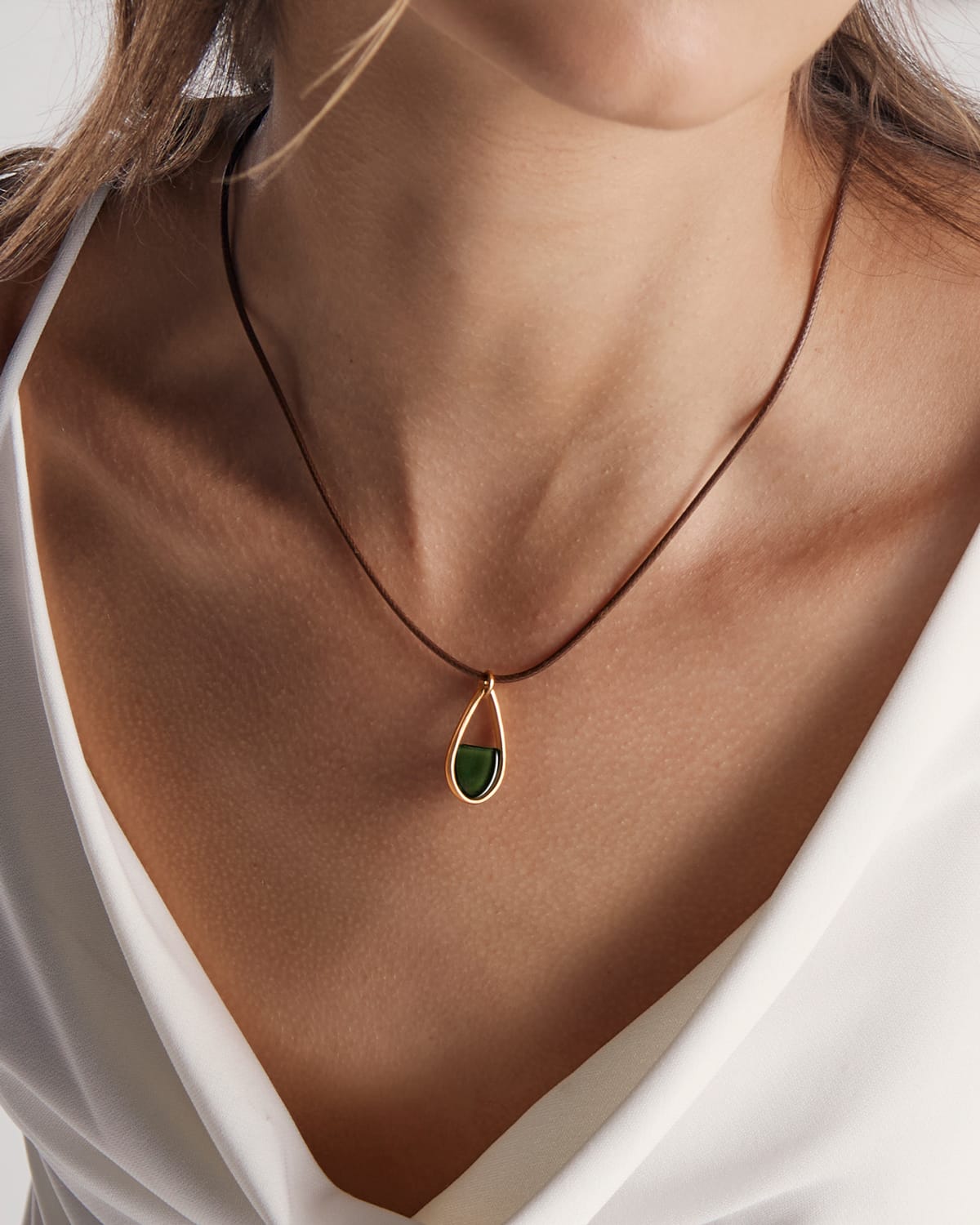 Colar Mini Gota Verde Cordão - Ouro Vintage 18K - Image 2