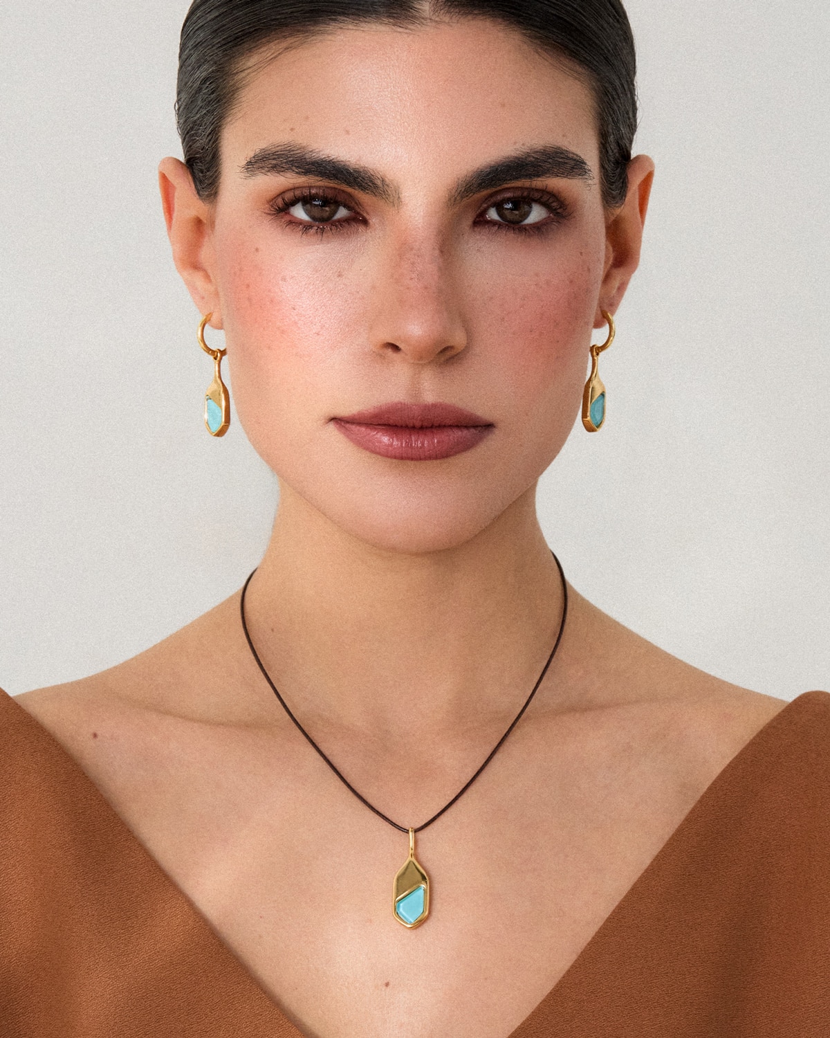 Colar Gaia Azul Turquesa Cordão - Banho Ouro 18K - Image 3