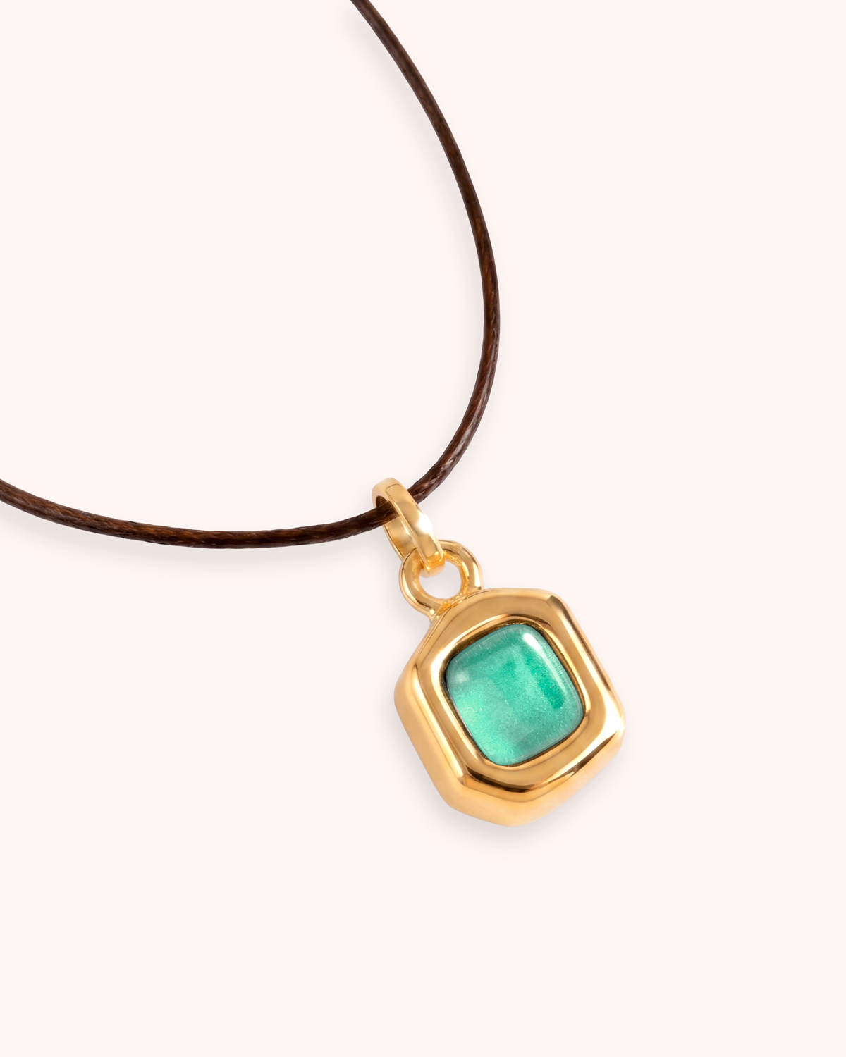 Colar Seixo Verde Água Cordão - Banho Ouro 18K
